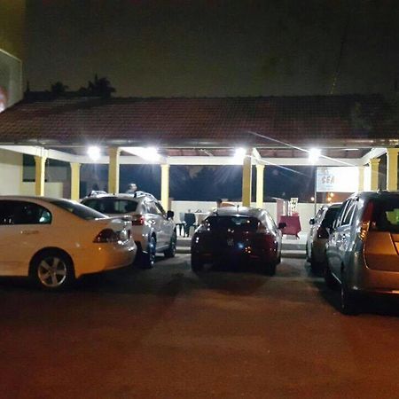 Teluk Lipat Seaview Inn Dungun Kültér fotó