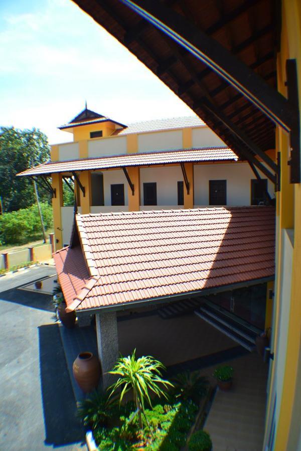 Teluk Lipat Seaview Inn Dungun Kültér fotó